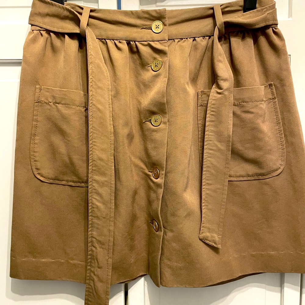 Tommy Hilfiger Size 4 Mini Skirt Gold Buttons